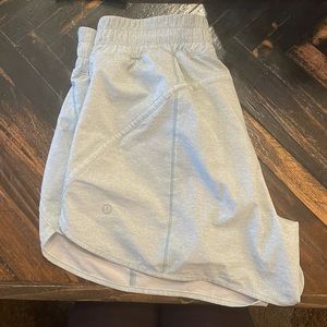 Lululemon Track That Mid-rise 5” short, size 8